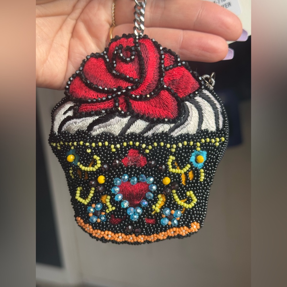 NWT Mary Frances Handmade Embroidery & Beaded Cupcake Zipper Pouch Keychain